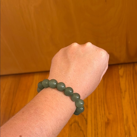 Jadeite Beaded Bracelet EUC - Picture 4 of 7